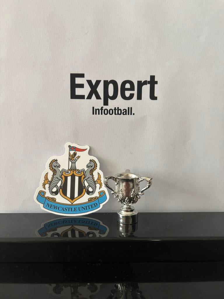 Newcastle united - EFL cup pakket, Ophalen of Verzenden, Nieuw, Buitenlandse clubs, Beeldje of Poppetje