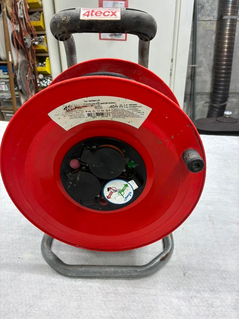 Kabels 32 Amp5p25 meter en haspels 230 volt, Ophalen