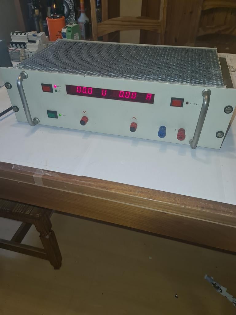 19" Lab Lineare asynchronous regelbaar voeding 0-24V., Ophalen, Zo goed als nieuw, Overige typen