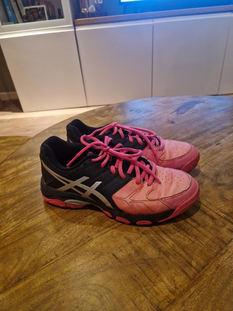 Asics kunstgras schoenen maat 37,5, Ophalen of Verzenden, Zo goed als nieuw, Schoenen