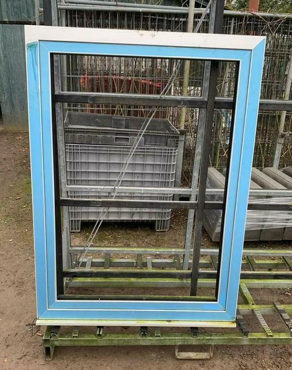 (74) Nieuw aluminium raamkozijn draai kiep, Doe-het-zelf en Verbouw, Kozijnen en Schuifpuien, Raamkozijn, 75 tot 150 cm, Ophalen