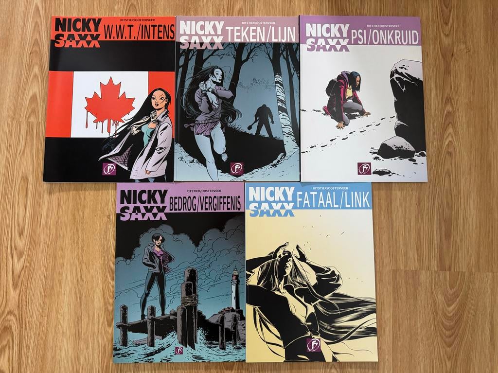 5 Nicky Saxx Stripboeken - Zo Goed Als Nieuw!, Boeken, Meerdere stripboeken, Ophalen of Verzenden, Zo goed als nieuw