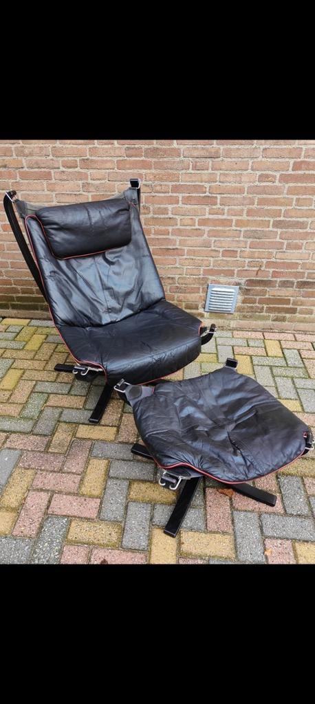 Falcon Chair van Sigurd Ressel - Zwart Leer, Huis en Inrichting, Fauteuils, Gebruikt, Ophalen of Verzenden, 75 tot 100 cm, Leer