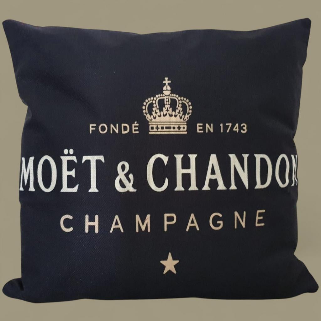 Super mooie LUXE kussen van MOËT &CHANDON ‼️, Huis en Inrichting, Woonaccessoires | Kussens, Ophalen of Verzenden, Nieuw