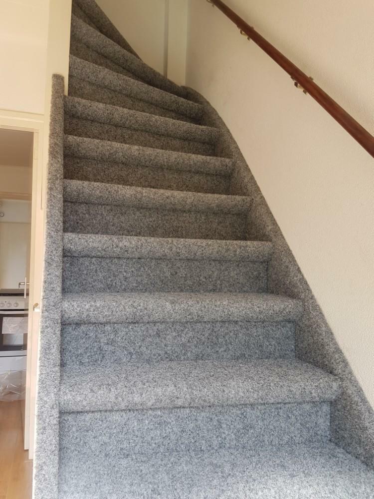 Uw trap al bekleed vanaf 180,- inclusief tapijt, Diensten en Vakmensen, Garantie, Laminaat of Parket