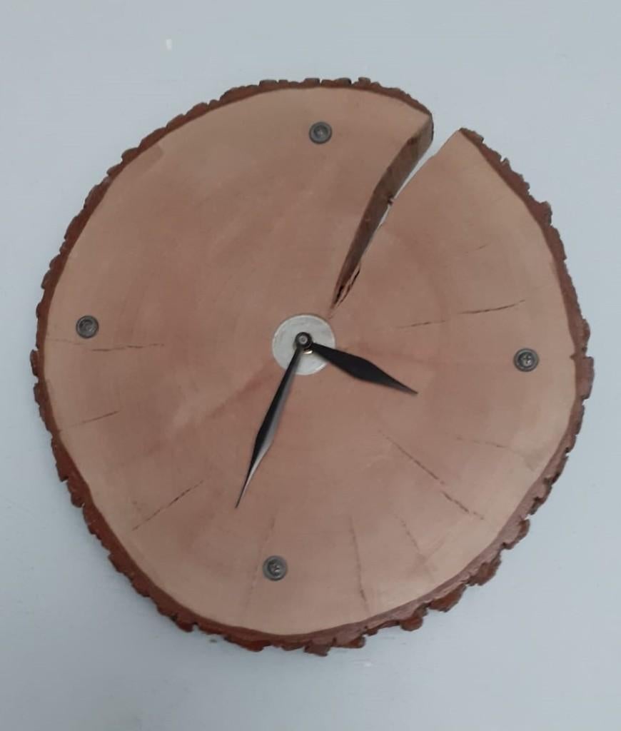 klok van boomstam, Ophalen, Wandklok