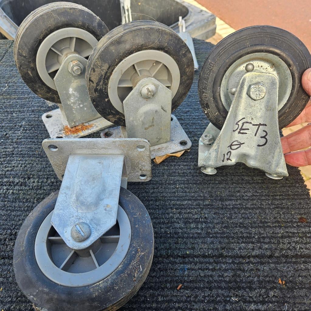 3 sets zwenkwielen, Ophalen, Gebruikt