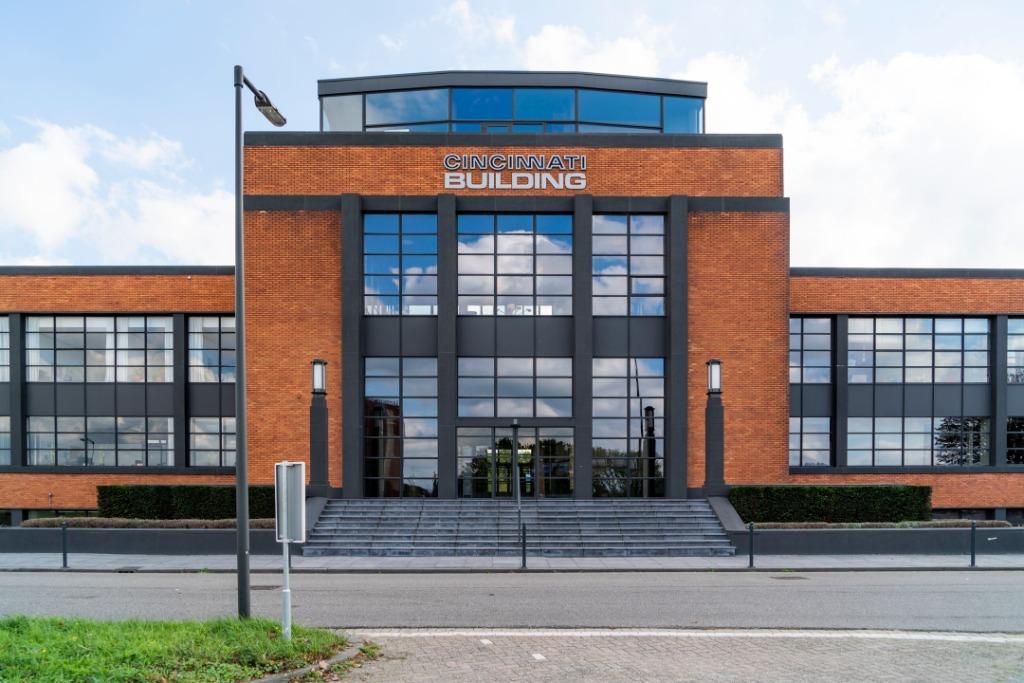Huur pand Vlaardingen (naast de A4 en metrostation gelegen!), 220 m², Huur, Kantoorruimte