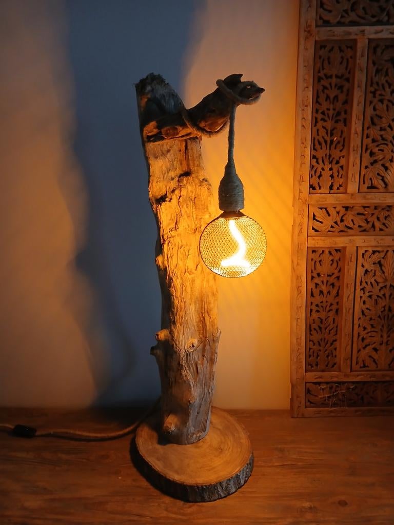 Staande tafellamp van drijfhout boomstam, Huis en Inrichting, Lampen | Tafellampen, Stoer sober robuust landelijk drijfhout, Nieuw