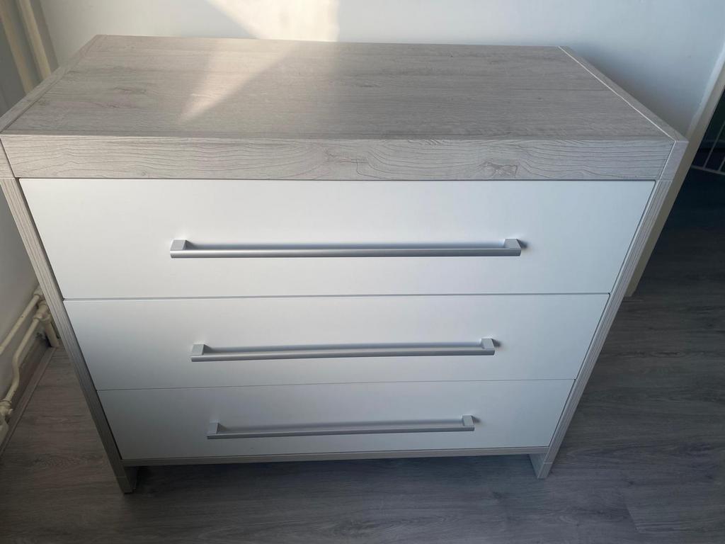 Commode en bed, Kinderen en Baby's, Kinderkamer | Commodes en Kasten, 50 tot 70 cm, Ophalen of Verzenden, 90 tot 105 cm, 100 cm of meer
