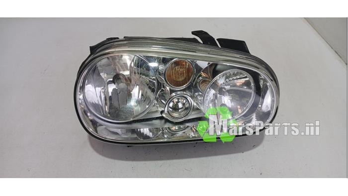 Koplamp rechts van een Volkswagen Golf