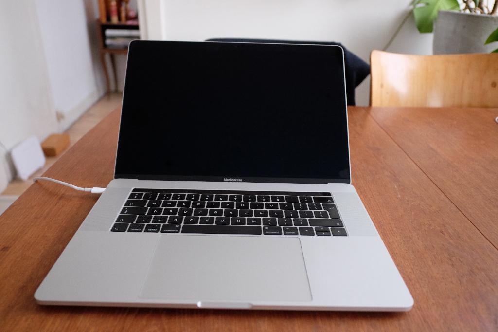 Macbook Pro 2020, 16inch, refurbished door Apple zelf, Computers en Software, Apple Macbooks, MacBook Pro, 2 tot 3 Ghz, Qwerty