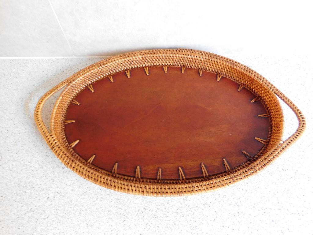 Dienblad 46x27 cm. gevlochten Riet en Houten blad, Huis en Inrichting, Ophalen of Verzenden, Zo goed als nieuw, Ovaal, Hout