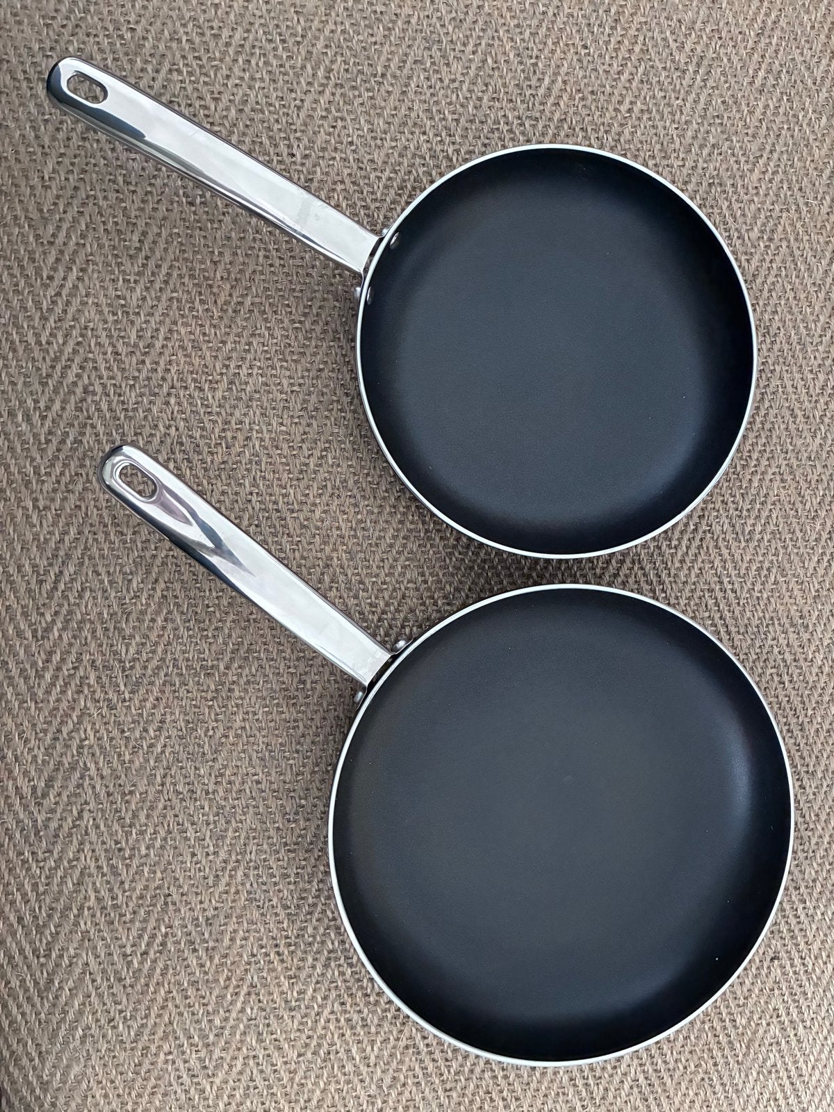 Gero Koekenpannen 24 en 28 cm - Nieuwstaat, Huis en Inrichting, Keuken | Potten en Pannen, Ophalen of Verzenden, Nieuw, Koekenpan of Braadpan