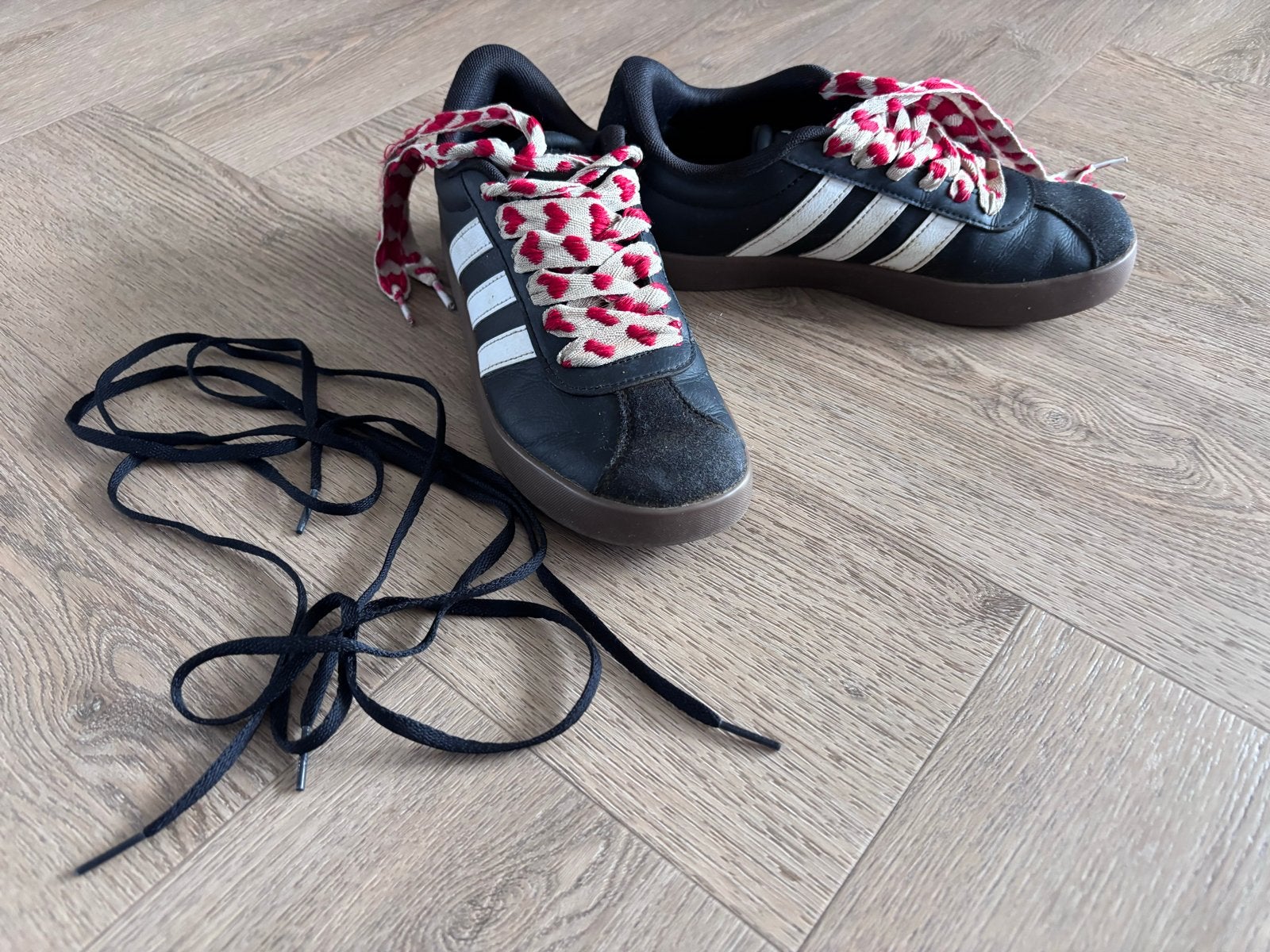 Adidas schoenen maat 36, goede staat, met extra veters, Ophalen of Verzenden, Jongen of Meisje, Schoenen