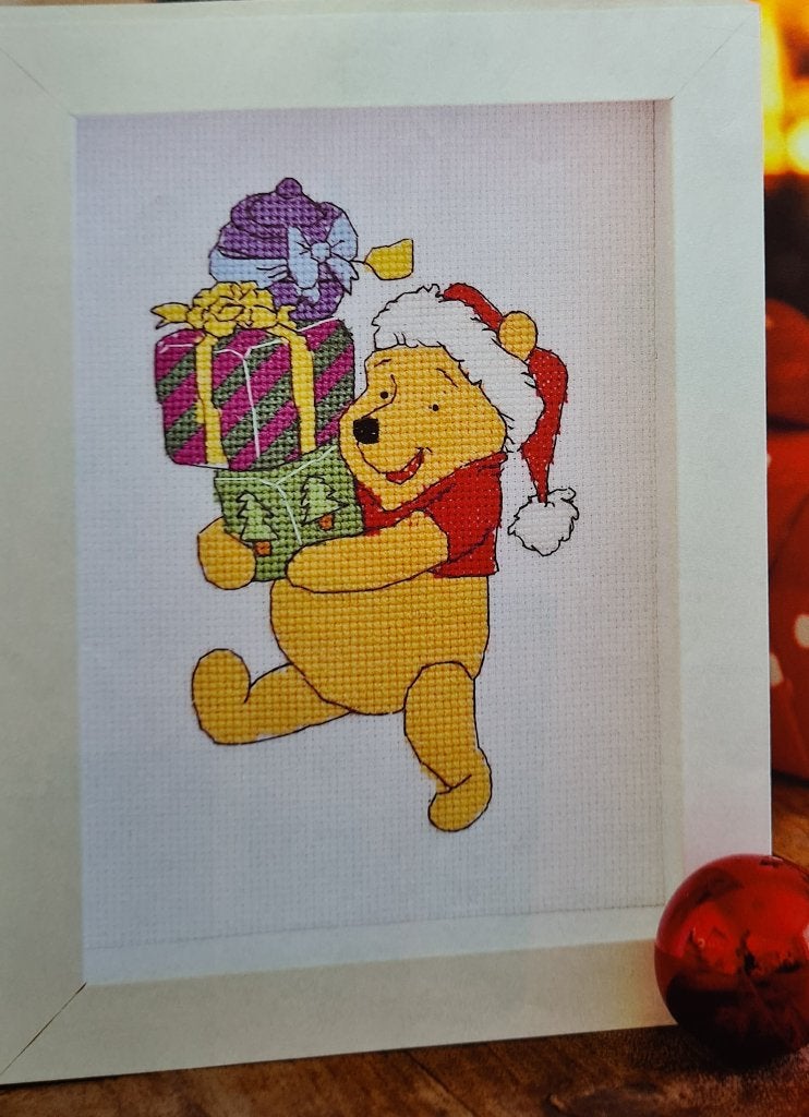 Winnie de Pooh met Kerst cadeaus borduurpatroon+passepartout, Ophalen, Nieuw, Handborduren, Patroon