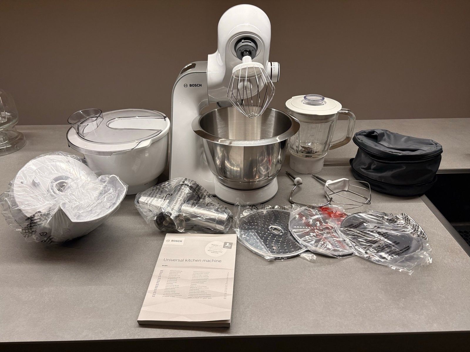Bosch MUM5824C/06 Keukenmachine met veel accessoires, Witgoed en Apparatuur, 3 tot 4 liter, Ophalen, Zo goed als nieuw, 3 snelheden of meer