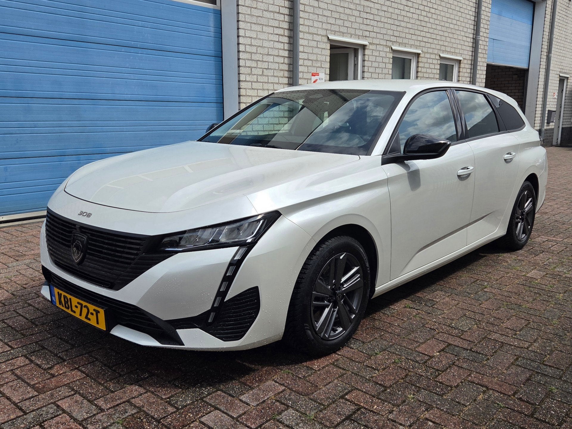 Peugeot 308 SW 1.2 PureTech 130pk Allure Nieuwstaat!, Auto's, 1199 cc, Met garantie (alle), Leder en Stof, Wit