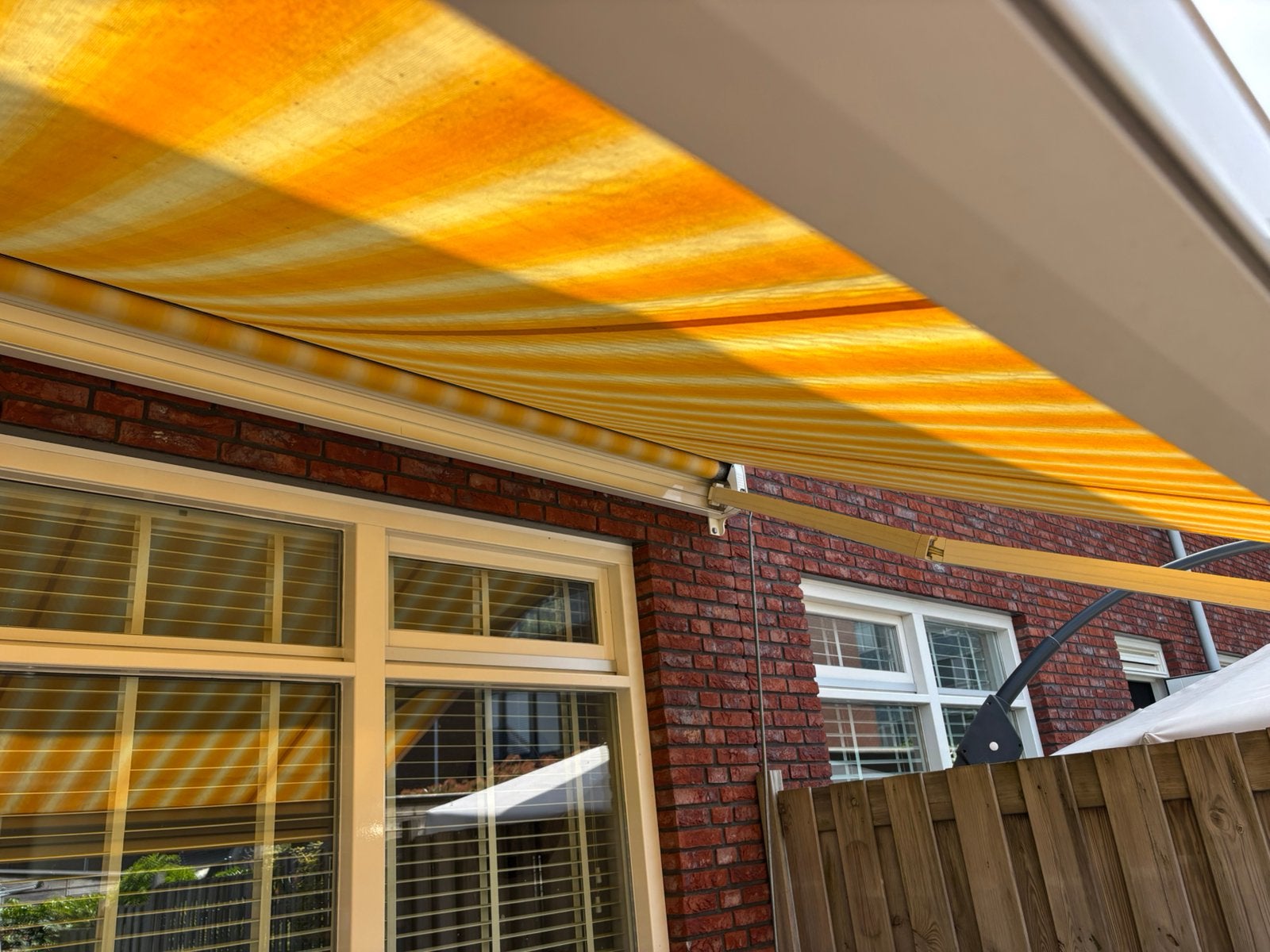 Knikarm zonnescherm 500 br. x 2.50 m. uitval, Tuin en Terras, Ophalen, 450 cm of meer, Zo goed als nieuw, 150 tot 300 cm