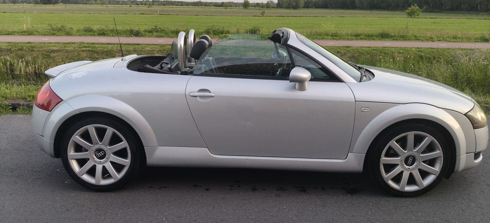 Audi TT 1.8 T Roadster 132KW 2000 Grijs, Voorwielaandrijving, TT, Zwart, 4 cilinders