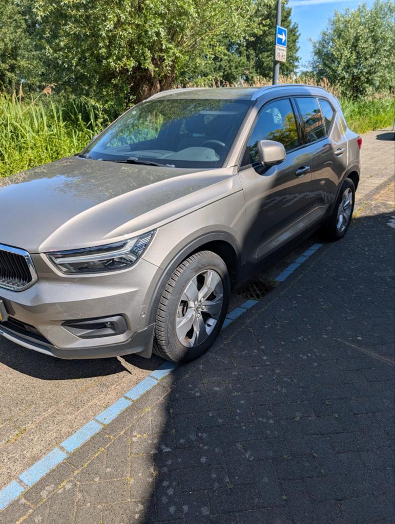 Volvo XC40 T3 163pk Geartronic 2020 Grijs, Auto's, Volvo, 1525 kg, 163 pk, Stuurwielverwarming, Particulier