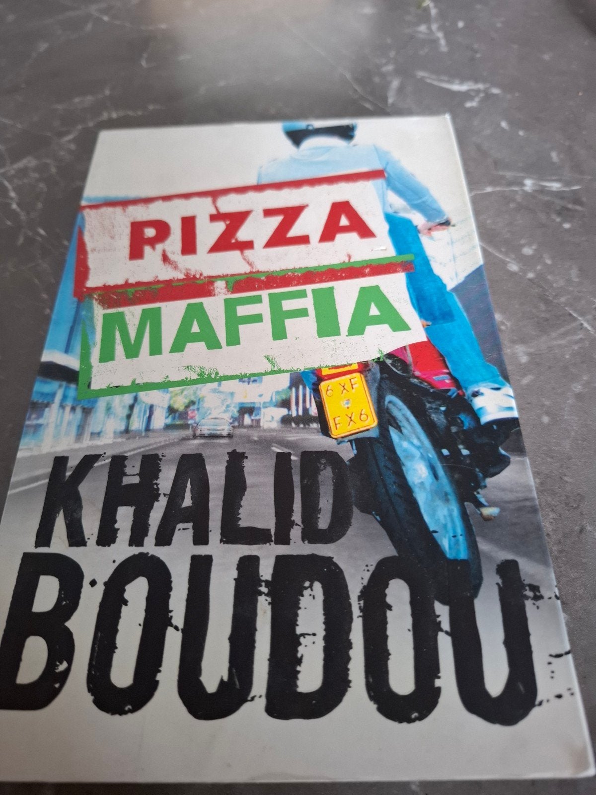 Pizza Maffia - Khalid Boudou (Boek), Boeken, Ophalen of Verzenden, Gelezen, Khalid Boudou, Nederland