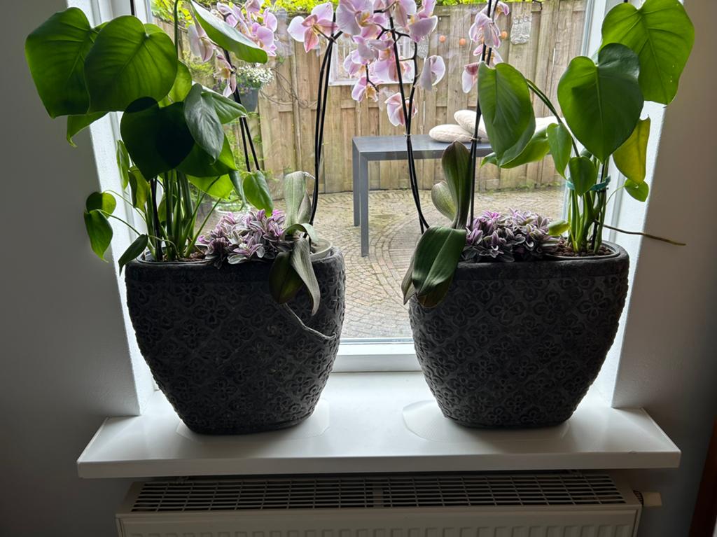 2 prachtige bloempotten/vazen grijs, Huis en Inrichting, Overige Huis en Inrichting, Ophalen, Gebruikt