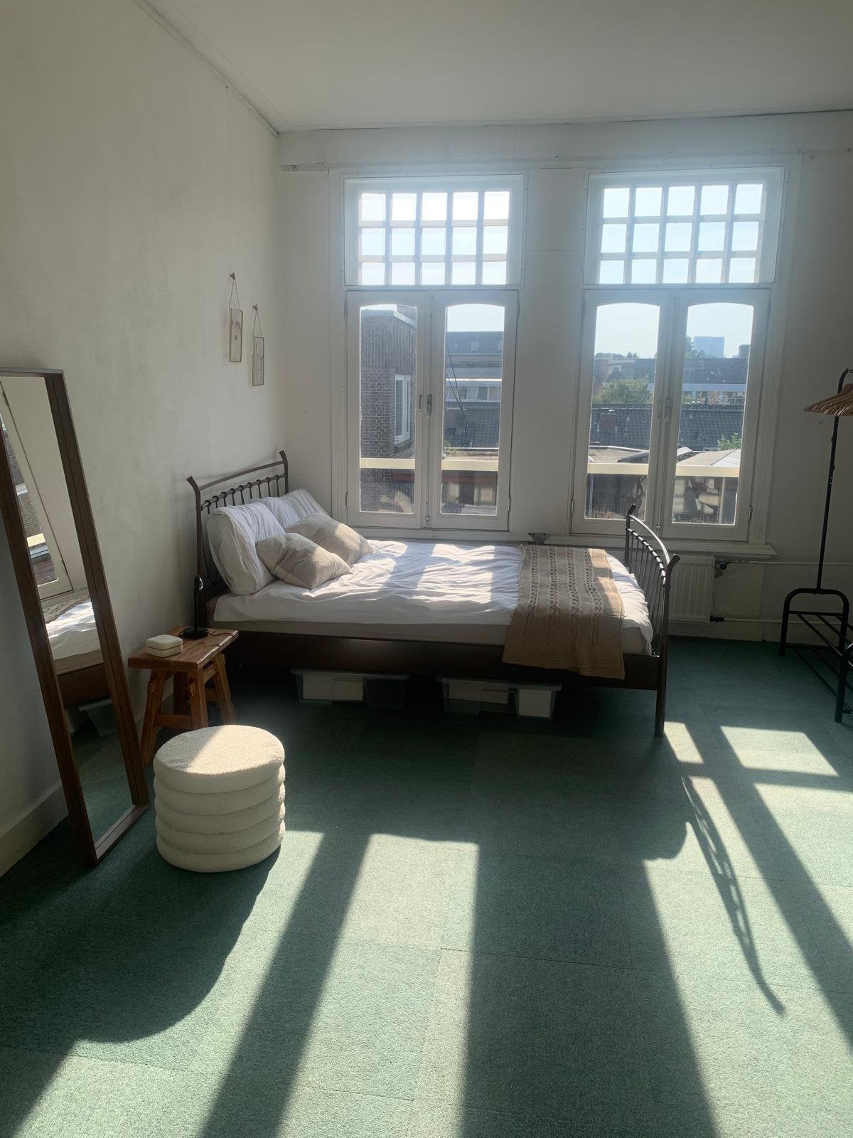 Bed frame 160x200 gratis op te halen in Utrecht Oost, Ophalen, Gebruikt, Bruin, Alleem frame , geen matras