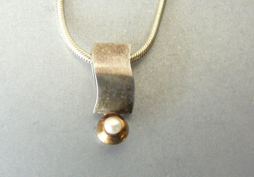 Zilveren ketting met hanger met parel in gouden zetting, Verzenden, Zilver, Ketting, Met edelsteen