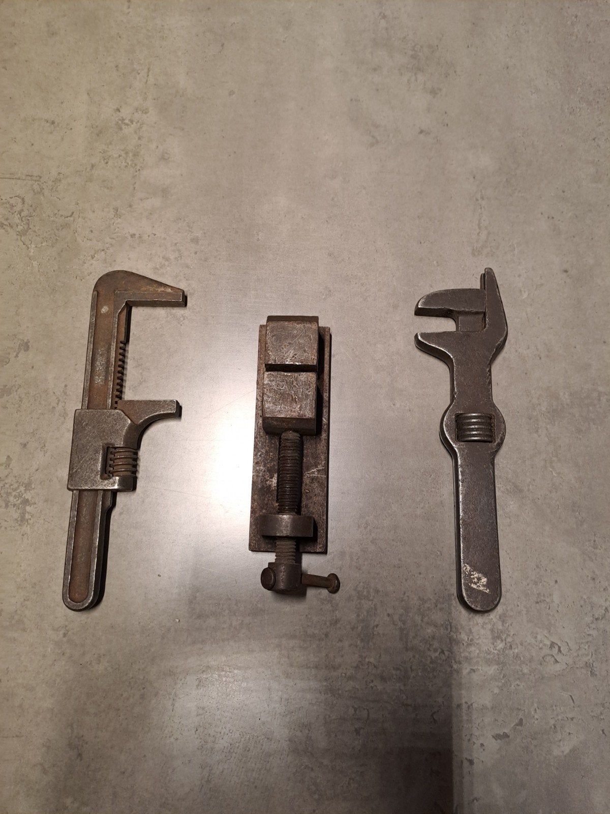 Vintage Gereedschap Set: Verstelbare Sleutels en Bankschroef, Ophalen of Verzenden