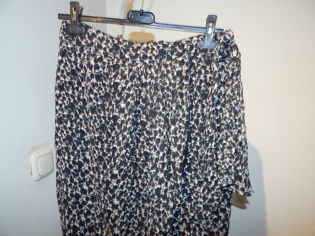 IRO zijde wikkel rok in motief zwierig model strik mt M, Kleding | Dames, Rokken, Maat 38/40 (M), Verzenden, Zwart, Knielengte