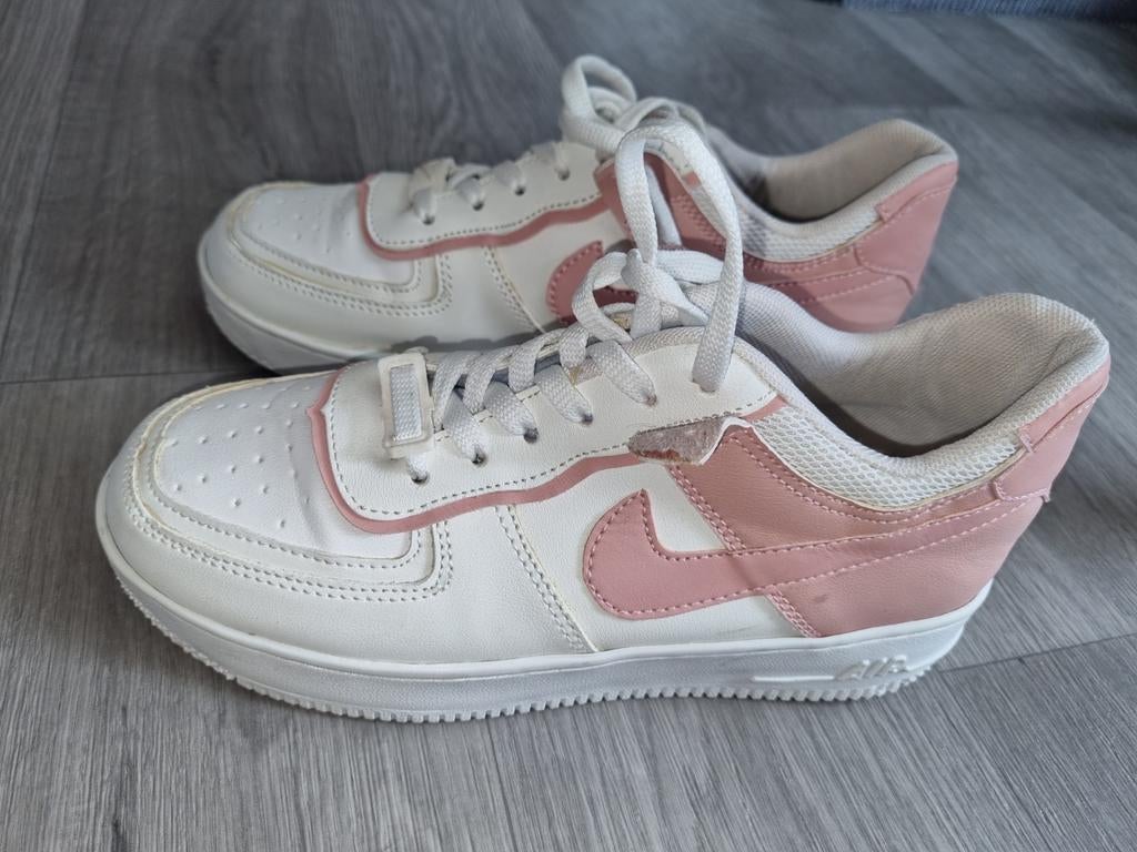Mooie en stevige gebruikte schoenen, Wit, Nike, Ophalen of Verzenden, Sneakers of Gympen