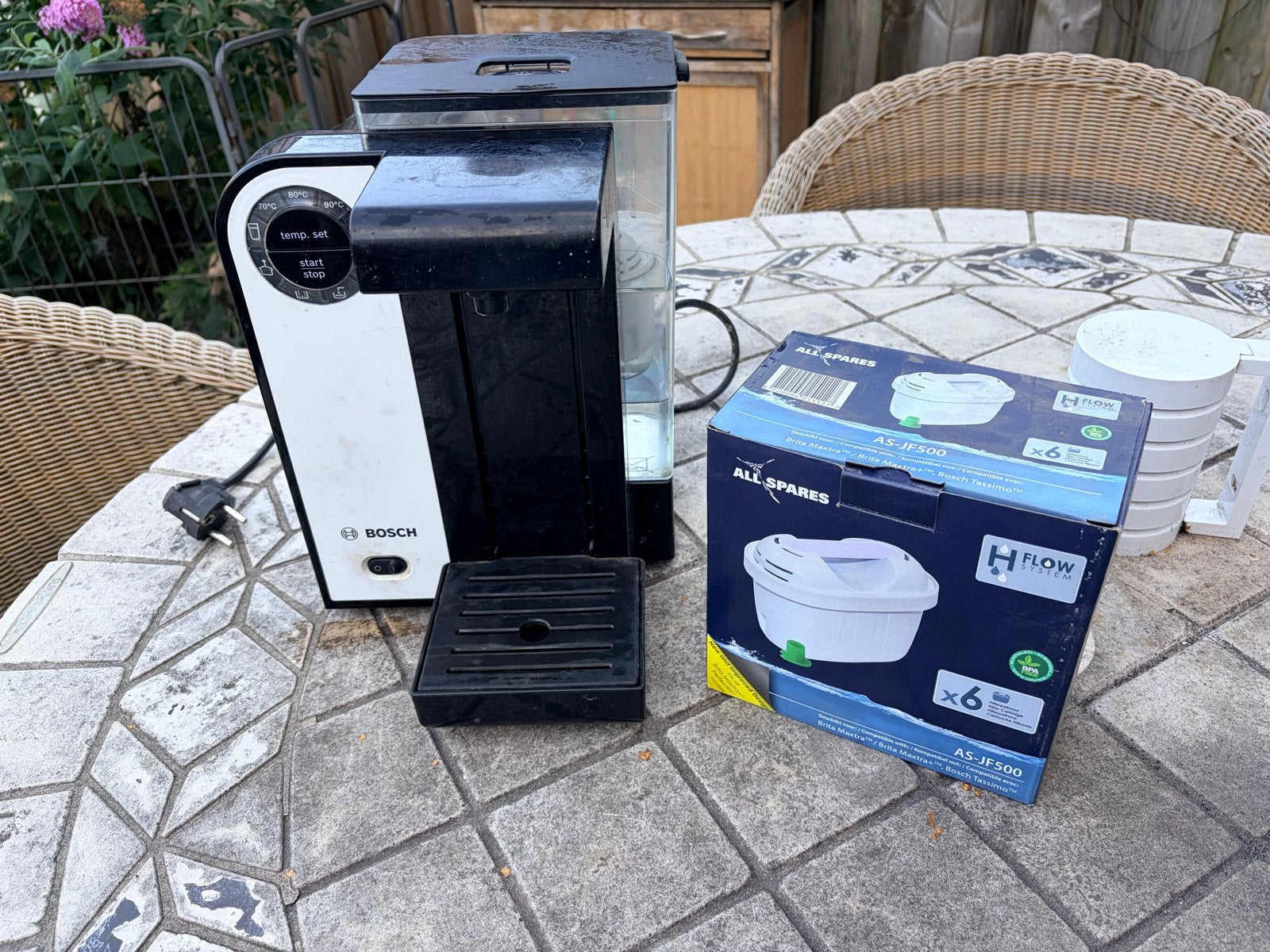 Bosch Filtrino Heetwaterdispenser + 5 NIEUWE Filters, 1 tot 2 liter, Ophalen, Gebruikt