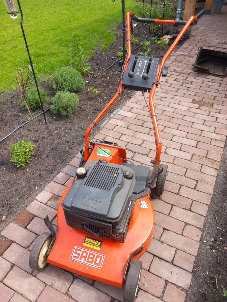 Sabo grasmaaier - Benzine - Goede staat, Tuin en Terras, Grasmaaiers, Cirkelmaaier, Gebruikt, Benzine-grasmaaier, 40 t/m 49 cm