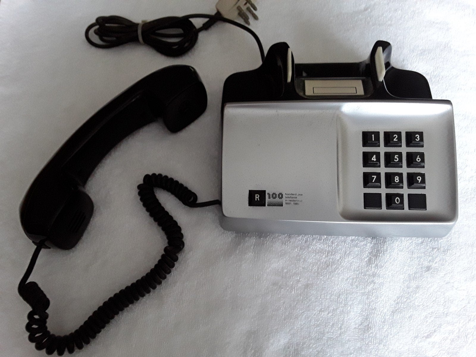 PTT jubileum telefoon 100 jaar telefonie in Nederland, Ophalen, Zo goed als nieuw