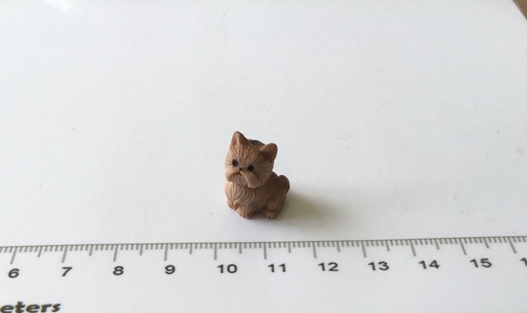 Poppenhuis miniaturen mini hondje 42, Ophalen of Verzenden, Nieuw, Poppenhuis