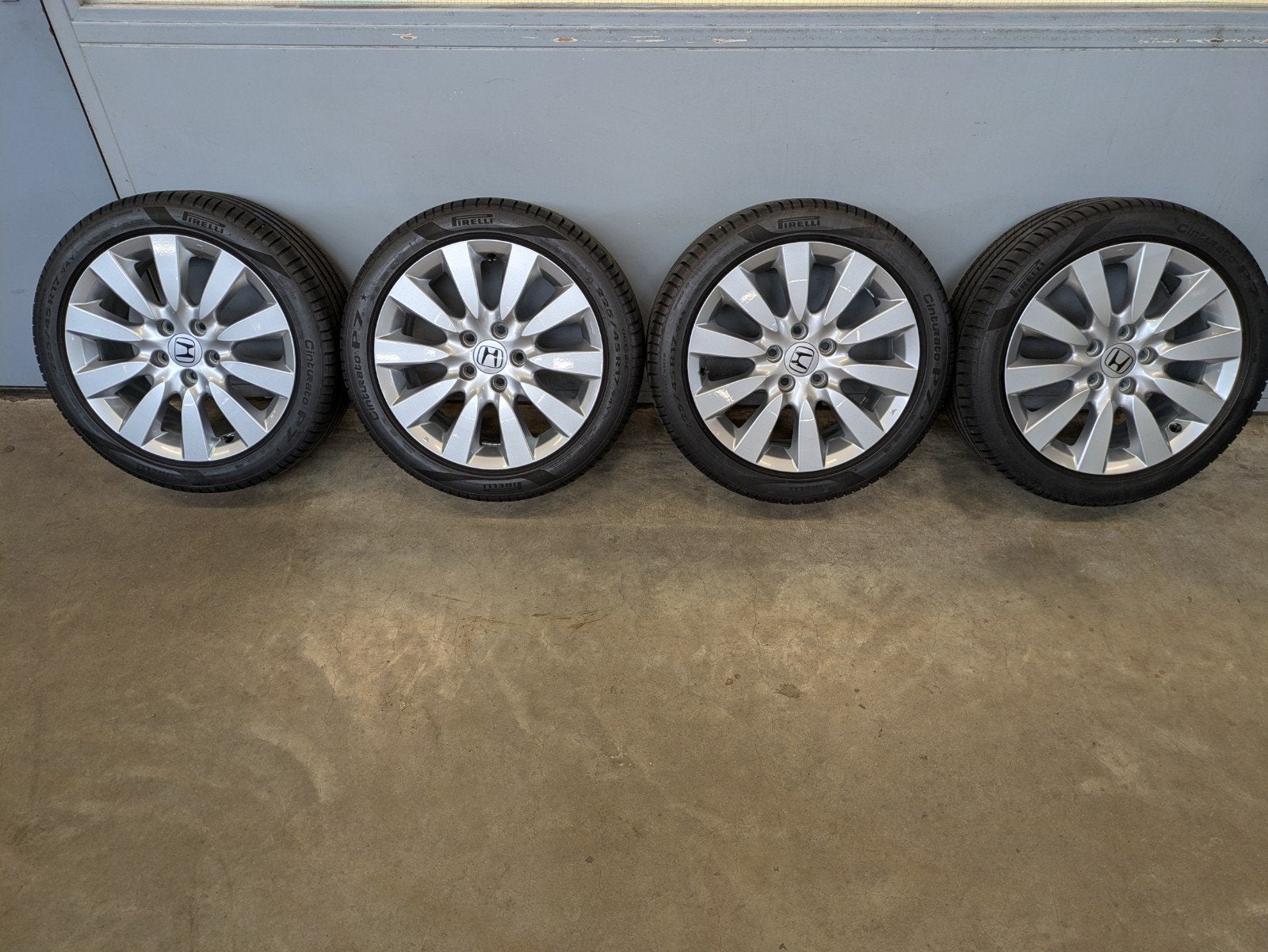 Originele Honda 17 inch velgen met Pirelli 225/45 R17 banden, Ophalen, Gebruikt, Banden en Velgen, 17 inch