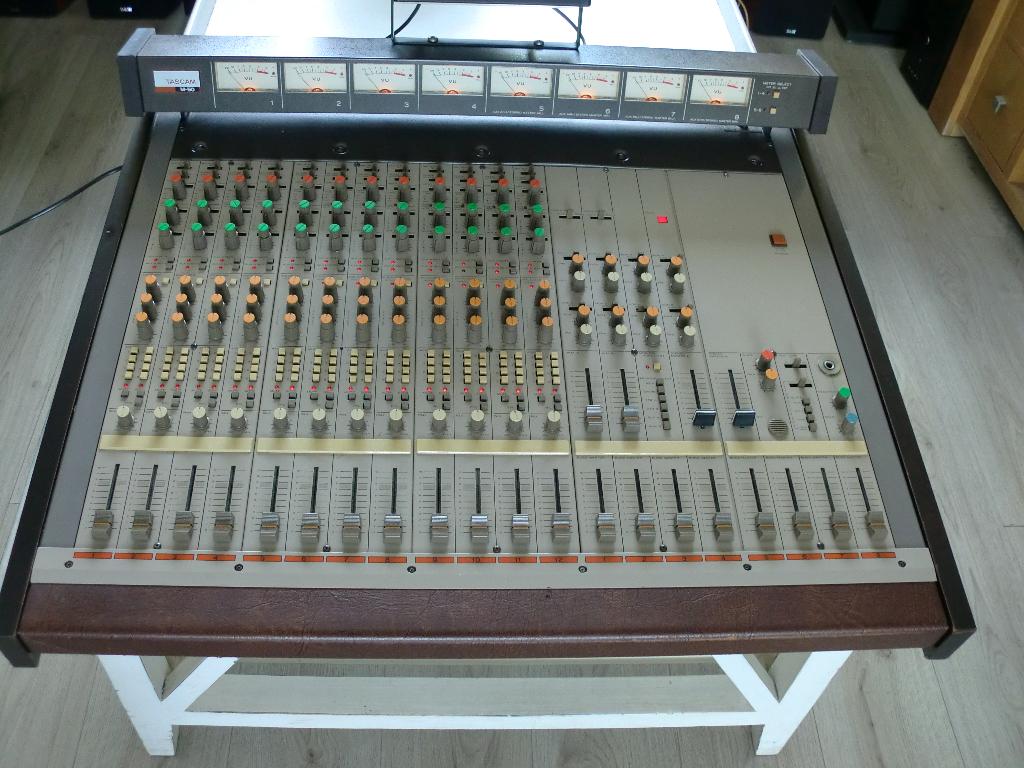 TASCAM M-50 Mengpaneel met handleiding kijk ook andere adv., Ophalen, Zo goed als nieuw, 10 tot 20 kanalen, Microfooningang