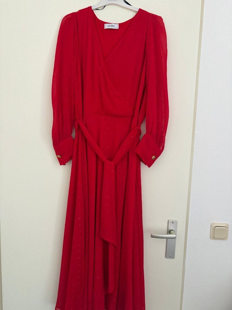 :Mooie rode nette jurk van Gusto, Maat 38/40 (M), Ophalen of Verzenden, Zo goed als nieuw, Boven de knie