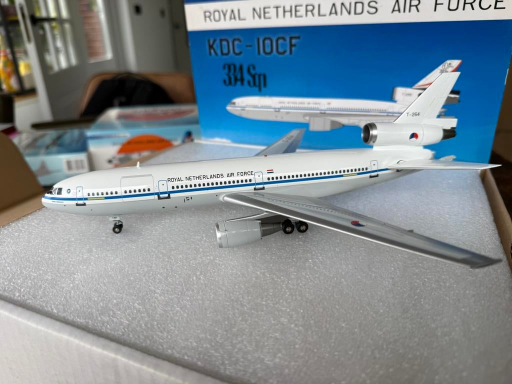 Aviation 200 Diecast KDC-10CF AV2KC1004 RNLAF, Ophalen, Zo goed als nieuw, 1:200 of kleiner, Overige merken