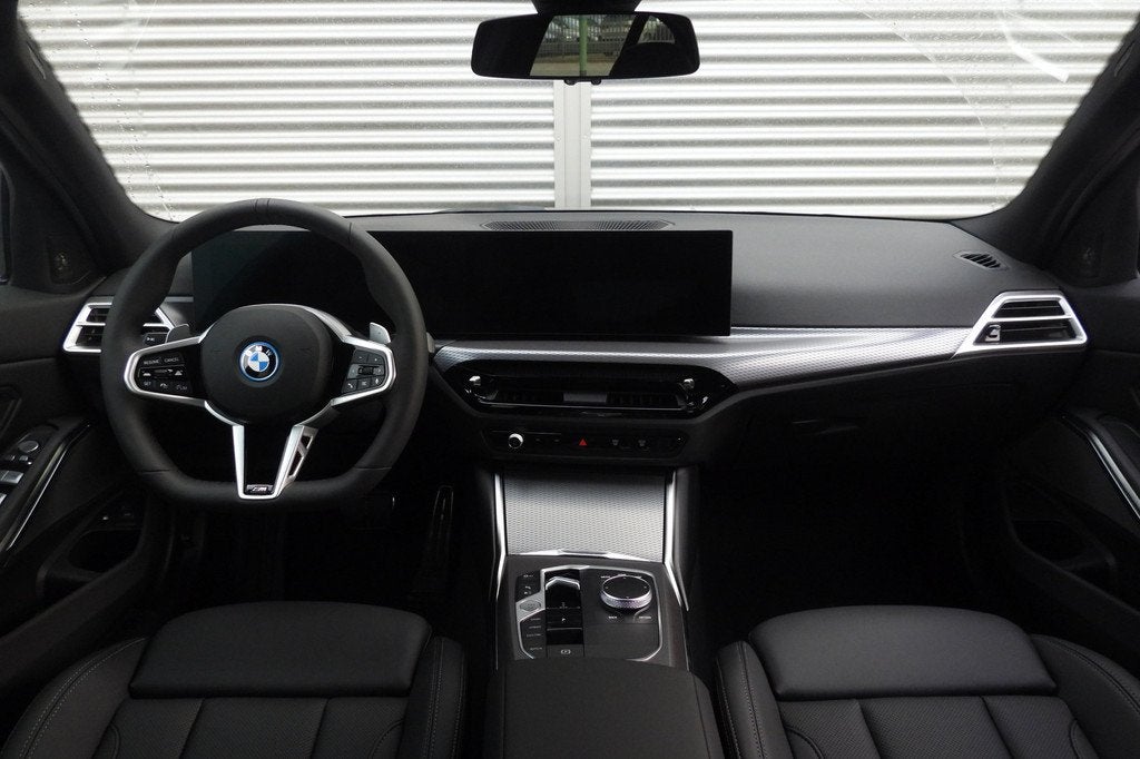 BMW 3 Serie 330e M Sport Automaat / Schuif-kanteldak / Trekh, Auto's, BMW, Automaat, 1998 cc, Achterwielaandrijving, Zwart