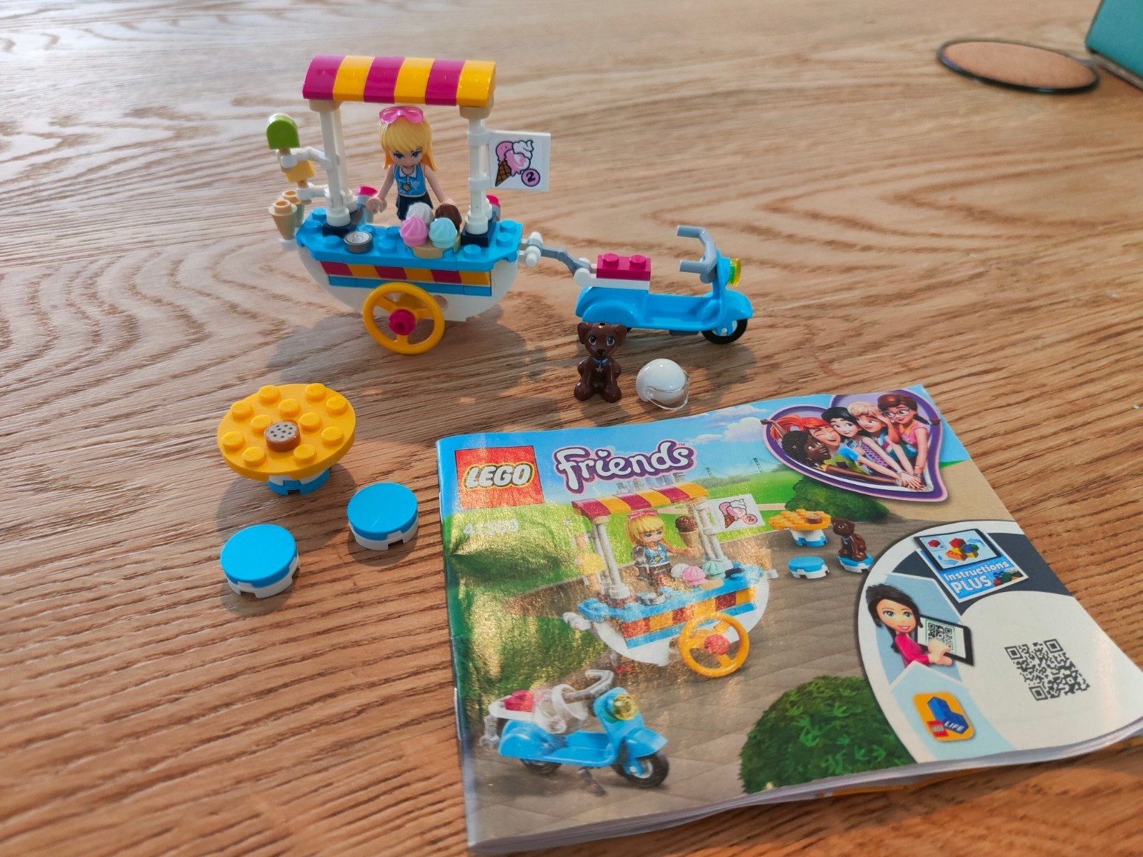 Lego Friends IJscowagen met scooter en accessoires, Lego, Friends, Ophalen of Verzenden, Zo goed als nieuw