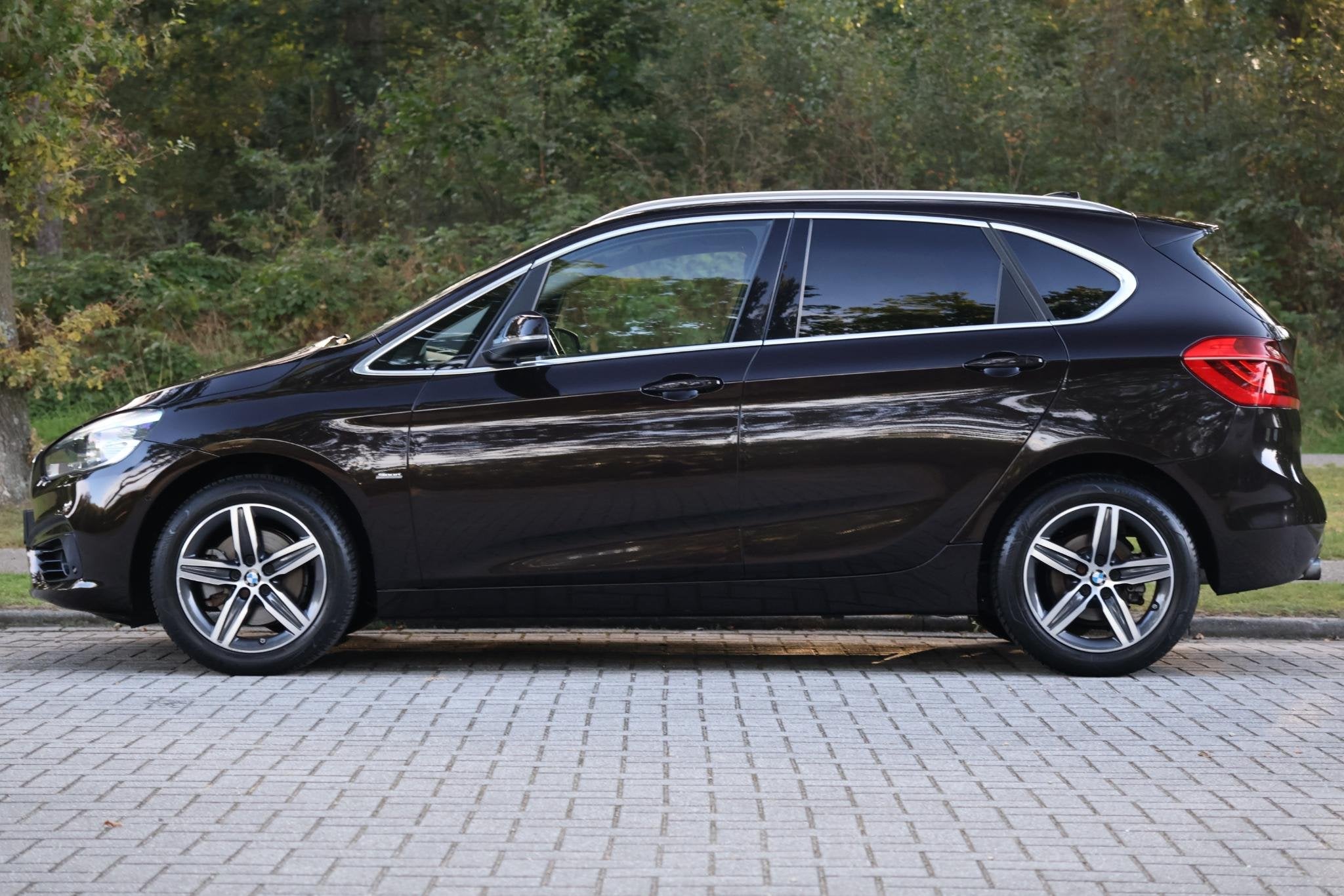 BMW 2-serie Active Tourer 218i Sport Sportline | Navi | LED, Auto's, Voorwielaandrijving, Gebruikt, Euro 6, Handgeschakeld