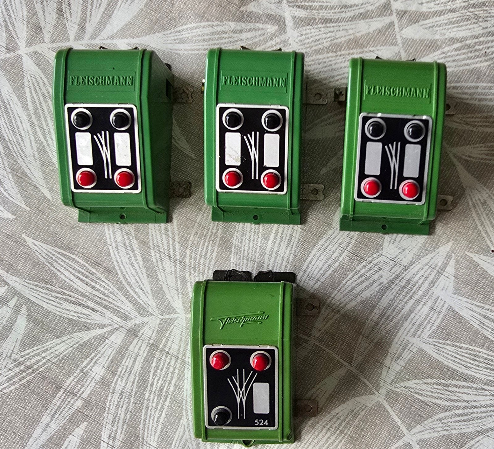 4 Fleischmann wisselschakelaars (3x 6920 + 1x 6925), Hobby en Vrije tijd, Gebruikt, Overige typen, Ophalen of Verzenden, Fleischmann