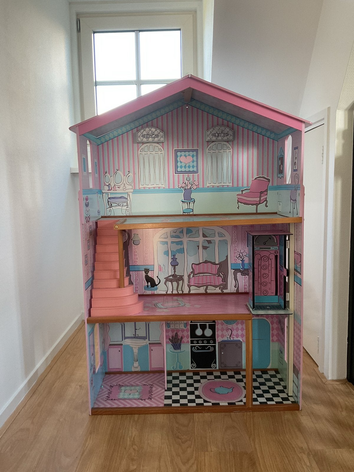 Groot en kleurrijk poppenhuis / Barbiehuis, Kinderen en Baby's, Ophalen, Gebruikt, Poppenhuis