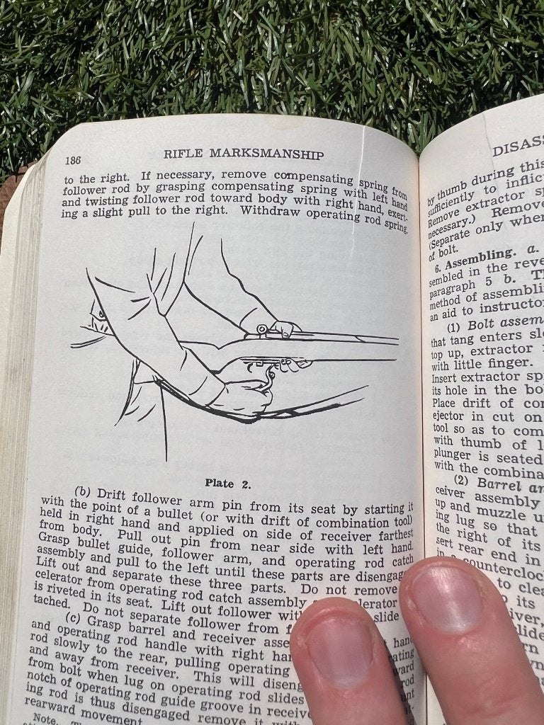 WO2 Amerikaans handboek M1903 rifle springfield etc, Amerika, Verzenden, Boek of Tijdschrift