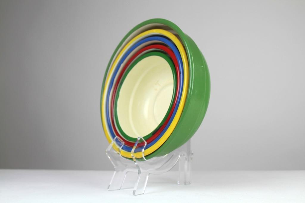 Set van 5 geëmailleerde kommen — Europa, jaren 1950-1960, Overige materialen, Gebruikt, Schaal, Rond