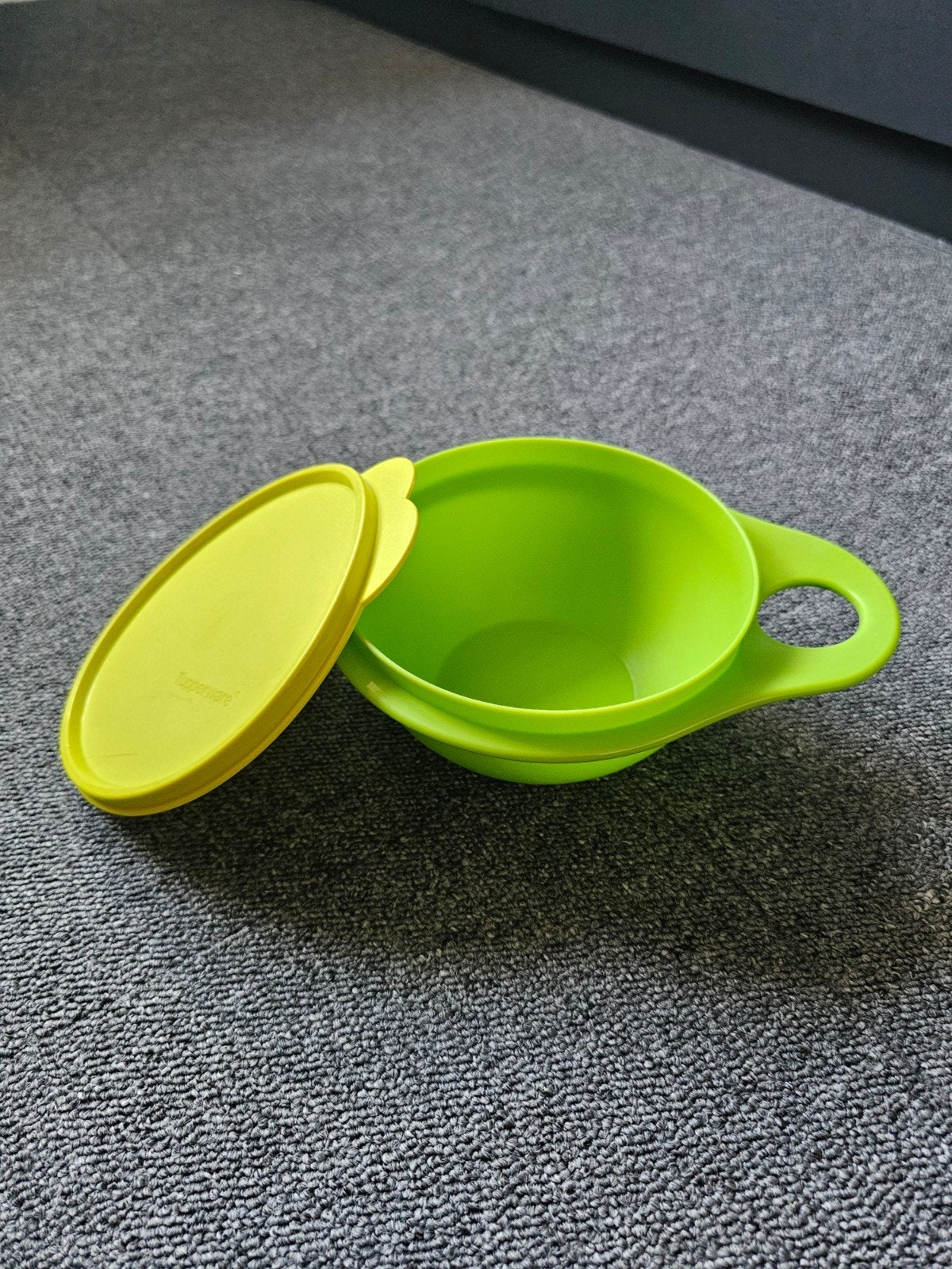 2 Tupperware Tuimelbakjes- Groen/Geel, Ophalen, Bewaardoos, Nieuw, Met deksel