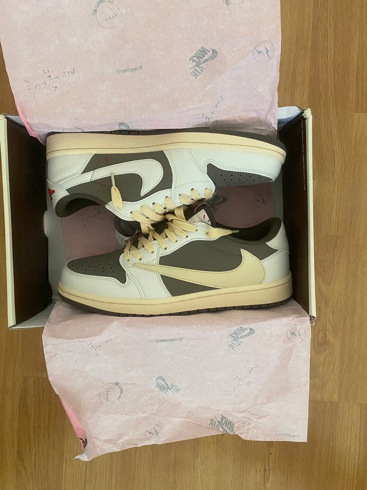Travis Scott x Jordan 1 Low Reverse Mocha, Wit, Nieuw, Ophalen of Verzenden, Sneakers of Gympen