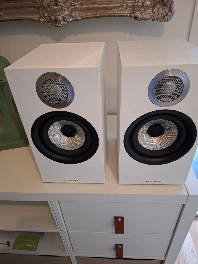Bowers & Wilkins 607 S1